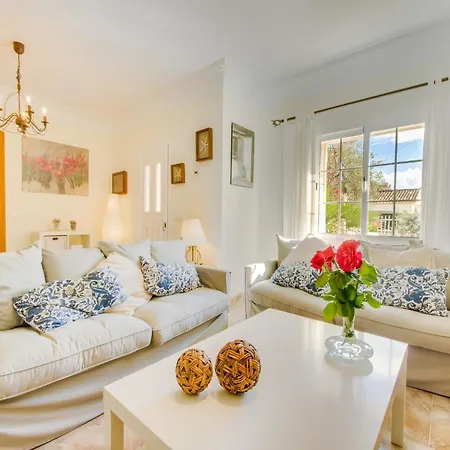 Semesterbostad Charming With Terrace Alcudia (Mallorca)